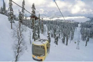 Govt assures early restoration of services at Gulmarg Gandola