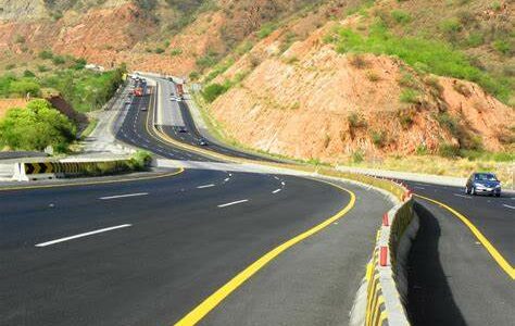 Shopian residents demand widening of vital Shopian-Aglar road