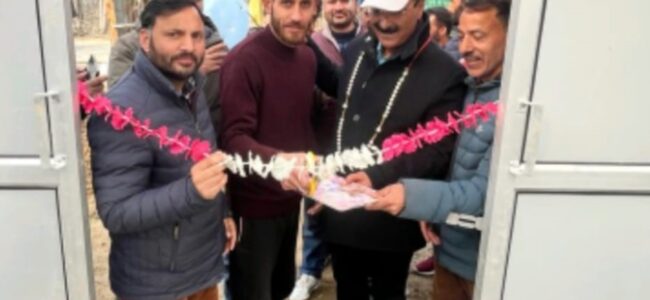 Director Agriculture visits different areas of Kulgam
