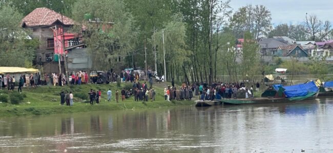 Boat carrying minors capsizes in river Jhelum in Sgr near Batwara