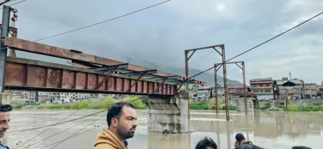 Flood threat in Kashmir eases, Jhelum starts receding Flood threat in Kashmir eases, Jhelum starts receding