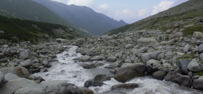 Darbagh Shopian residents demand bridge over Ranbiara nallah