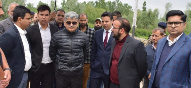 Dulloo tours Srinagar to assess progress of Smart City works