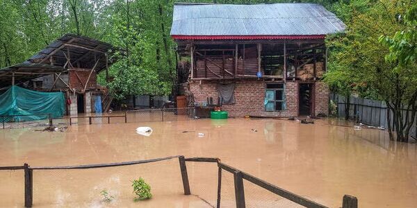 Jhelum nearing warning level, flood duty officials asked to report immediately