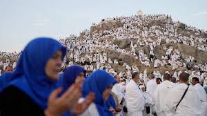 Muslim pilgrims converge at Mount Arafat for daylong worship Muslim pilgrims converge at Mount Arafat for daylong worship