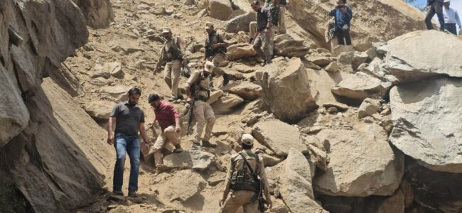 Landslide blocks Doda–Kishtwar road near Pul Doda, traffic stranded
