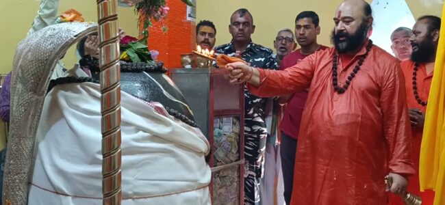 Chhari Mubarak taken to Shankaracharya temple in Srinagar Chhari Mubarak taken to Shankaracharya temple in Srinagar