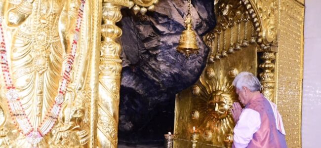 Lt Governor Pays Obeisance at Shri Mata Vaishno Devi Shrine, Inaugurates new Yagyashala at Bhawan Lt Governor Pays Obeisance at Shri Mata Vaishno Devi Shrine, Inaugurates new Yagyashala at Bhawan