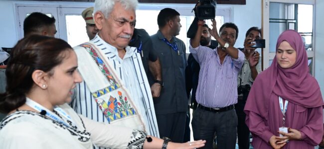 Lt Governor visits Chotay Taray Foundation Centre in Srinagar Lt Governor visits Chotay Taray Foundation Centre in Srinagar