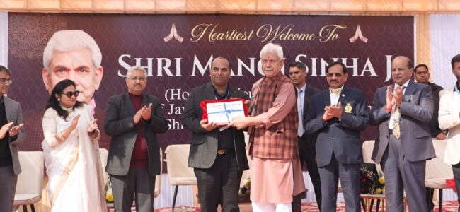 Amarnath Yatra 2024: Lieutenant Governor felicitates members of Langar Organisations, NGOs Amarnath Yatra 2024: Lieutenant Governor felicitates members of Langar Organisations, NGOs