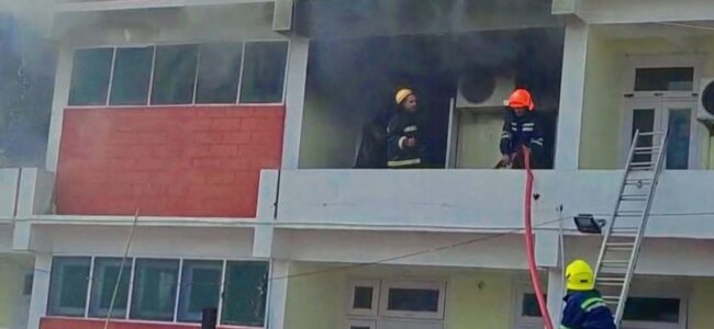 Fire engulfs MLA Hostel in Sgr, fire being brought under control Fire engulfs MLA Hostel in Sgr, fire being brought under control