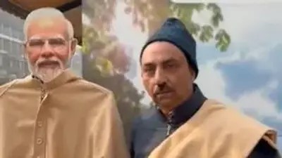 PM’s life-size cut-out adorned with ‘pheran’ in Srinagar