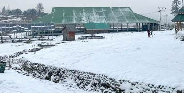 Kashmir plains receive season’s first snowfall Kashmir plains receive season’s first snowfall