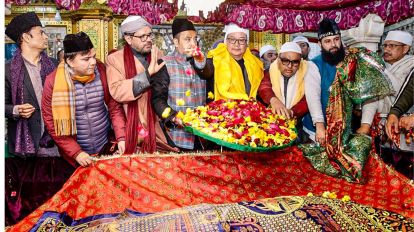 Rijiju offers ‘chadar’ at Ajmer Sharif Dargah on PM Modi’s behalf