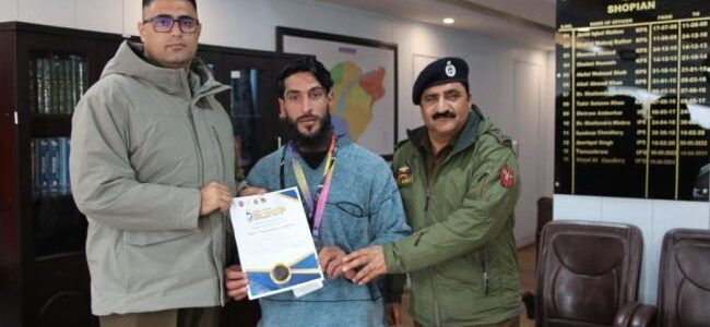 Truck driver from Shopian wins silver medal in Arm wrestling championship
