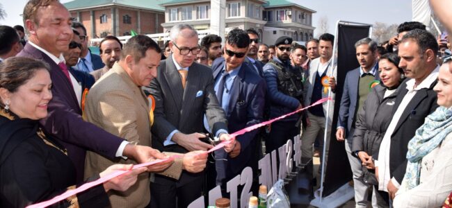 CM attends live streaming of PM’s address on PM-KISAN scheme at SKUAST-K