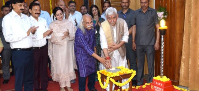 Lt Guv flags-off ‘Physics Bharat Yatra’ from Udhampur