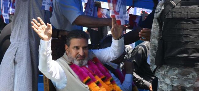 Apni Party organises Shikara rally at Dal Lake to revive tourism