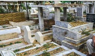 Delay in Burial: Srinagar faces serious shortage of grave diggers Delay in Burial: Srinagar faces serious shortage of grave diggers