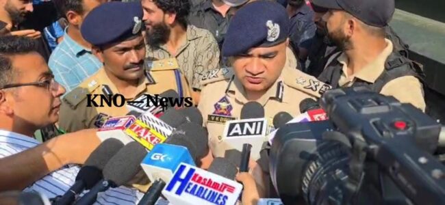 Div Com, IGP, DC, SSP Sgr, join Muharram procession at Lal Chowk; Serve water to mourners