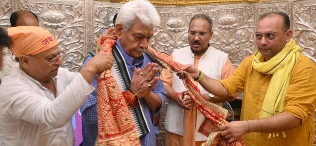 Lt Guv pays obeisance at Daati Maa Dev Sthan in border village of Changiya, Arnia Jammu