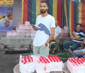 The Other Side: Ragpickers rejoice as Muharram mourners leave behind trail of Plastic Bottles The Other Side: Ragpickers rejoice as Muharram mourners leave behind trail of Plastic Bottles
