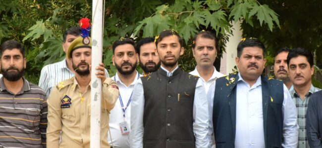Director Information hoists Tri-Color at DIPR Complex Srinagar Director Information hoists Tri-Color at DIPR Complex Srinagar