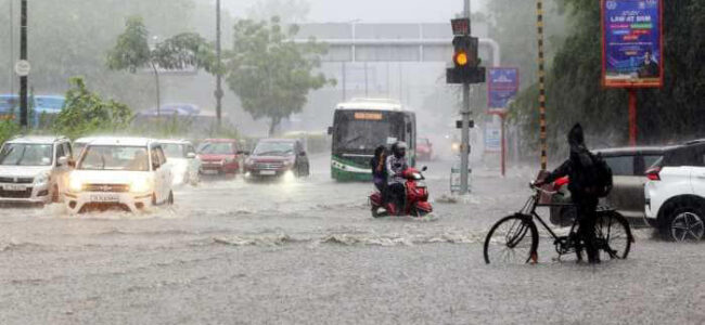 Heavy rain batters Delhi, waterlogging reported in many parts of city Heavy rain batters Delhi, waterlogging reported in many parts of city