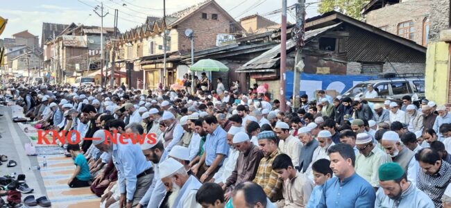 Devotees throng Khaja Nakhsbandh Sahib (RA’s) shrine, offer ‘Khoja Digar’ Devotees throng Khaja Nakhsbandh Sahib (RA’s) shrine, offer ‘Khoja Digar’