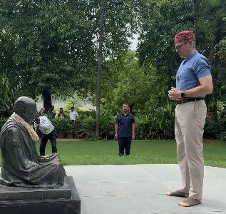 Omar Abdullah pays tribute to Mahatma Gandhi at Sabarmati Ashram
