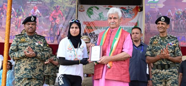 Lt Guv felicitates 79 Cyclists of BSF’s ‘Pedal for Ek Bharat, Shreshtha Bharat’ rally to celebrate 79th Independence Day
