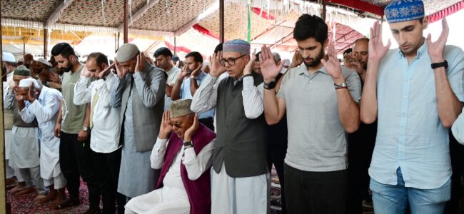 CM offers Friday Prayers at Hazratbal Shrine on Milad-un-Nabi (SAW) following