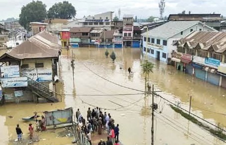 Jhelum water enters Sgr outskirts, 9500 people evacuated Jhelum water enters Sgr outskirts, 9500 people evacuated