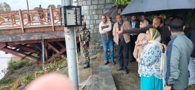 Health Minister, Advisor to CM visit Irrigation and Flood Control Room Rambagh; review prevailing flood situation Health Minister, Advisor to CM visit Irrigation and Flood Control Room Rambagh; review prevailing flood situation