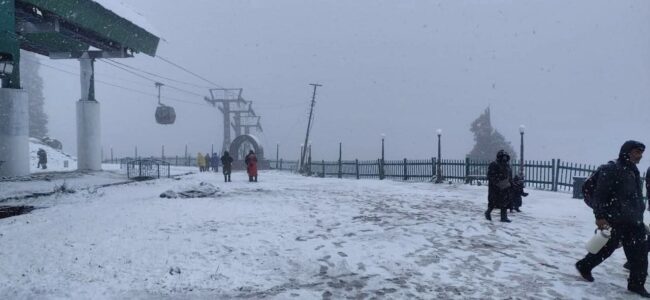 Kashmir braces up for fresh snowfall Kashmir braces up for fresh snowfall