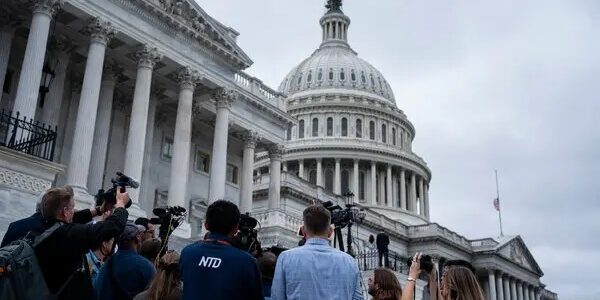 Both parties in US blame each other on 1st day of government shutdown as tourist sites close