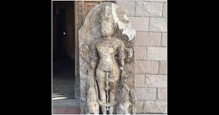 ‘Centuries-old’ stone sculpture of Hindu deity unearthed in Gulmarg ‘Centuries-old’ stone sculpture of Hindu deity unearthed in Gulmarg