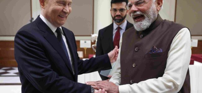 Modi, Putin discuss ways to combat terrorism