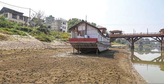 Water sources in Kashmir under stress as experts rule out La Niña link Water sources in Kashmir under stress as experts rule out La Niña link