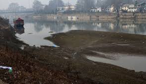 Jhelum Still Runs Thin despite Season’s First Snowfall Jhelum Still Runs Thin despite Season’s First Snowfall