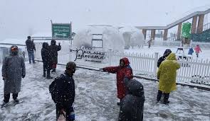 Kashmir Rings In The New Year with Hope As Tourists Return