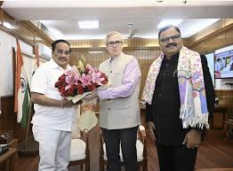 Omar Abdullah meets Jal Shakti minister, seeks early release of funds for JK