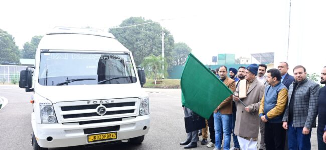 Lieutenant Governor flags off group of Youth from South Kashmir for Exposure Tour