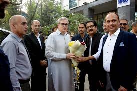 CM explores collaboration opportunities during visit to IICT-NFDC Mumbai