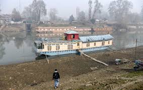 Jhelum Runs Below Zero in Early March, Rings Alarm Bells in Kashmir