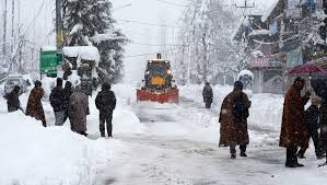 Snowfall in Kashmir disrupts air and road traffic