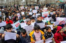 Contractual employees, daily wagers protest in Srinagar