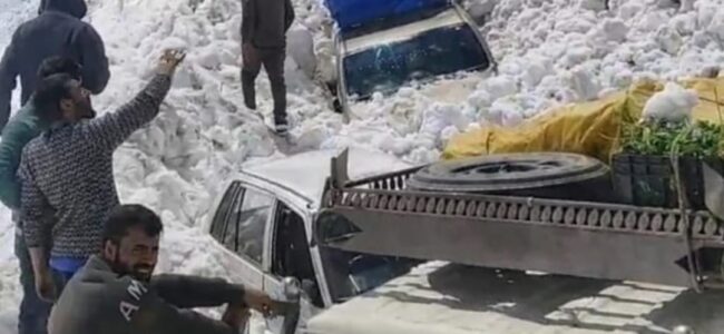 Avalanche hits Srinagar-Leh national highway