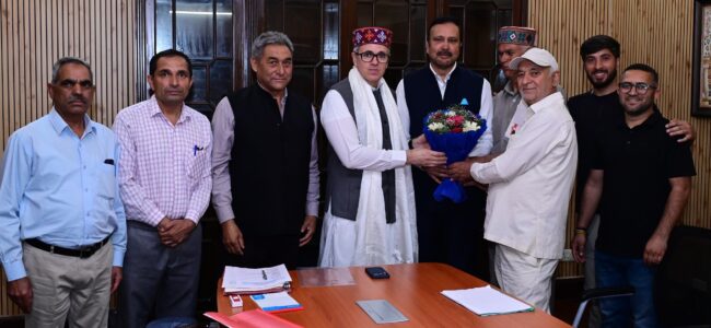 CM Omar Abdullah interacts with delegations