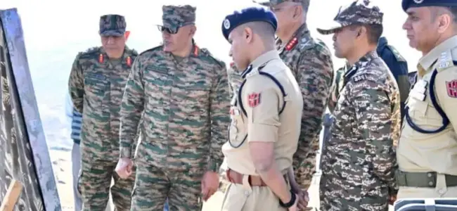 Northern Army Commander visits Basantgarh, reviews counter-terror ops Northern Army Commander visits Basantgarh, reviews counter-terror ops